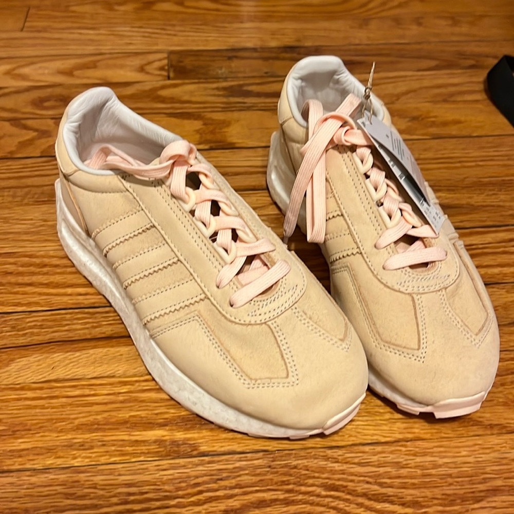 NWT adidas retrophy e5 w sneakers in women’s 8
